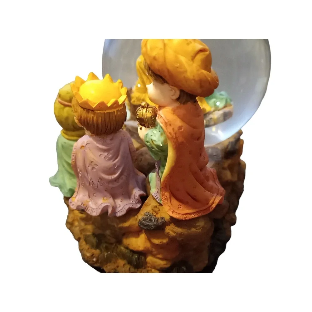 Vtg Christmas Nativity Childlike Figures Manger Scene Plays Silent Night READ